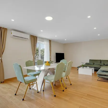 Cozy , Sport Center * Makarska